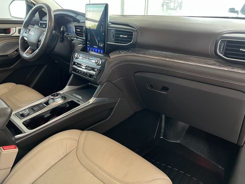 Used 2020 Ford Explorer Platinum w/ Premium Technology Package AWD/4WD image 32