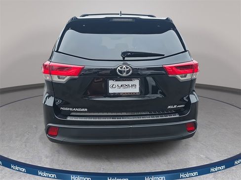 Used 2017 Toyota Highlander XLE image 7