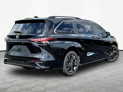 Used 2021 Toyota Sienna XSE w/ XSE Plus Package FWD image 6