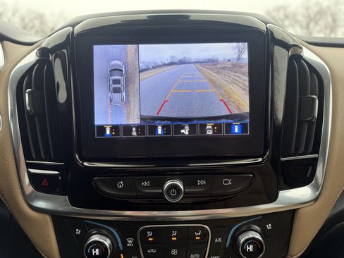 Used 2023 Chevrolet Traverse Premier image 14