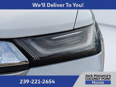 Used 2023 Chevrolet Traverse LT FWD image 9