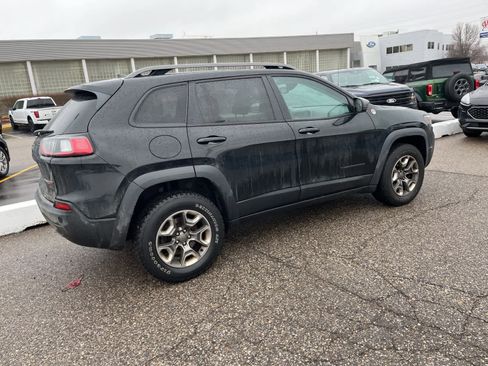Used 2019 Jeep Cherokee Trailhawk w/ Cold Weather Group image 18