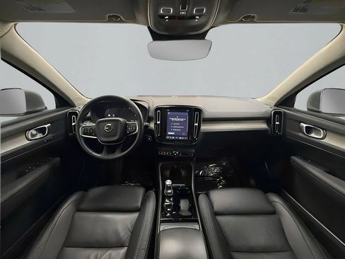 Used 2023 Volvo XC40 B5 Plus AWD/4WD image 25