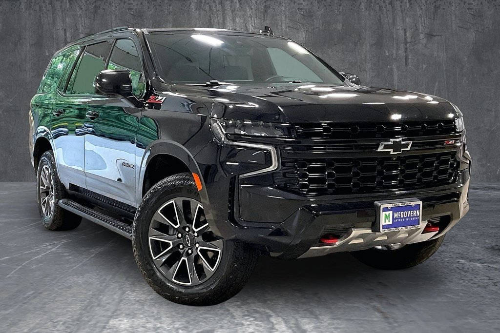 Used 2024 Chevrolet Tahoe Z71 w/ Luxury Package AWD/4WD image 3