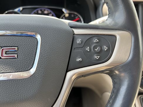 Used 2020 GMC Acadia Denali w/ Technology Package FWD image 20