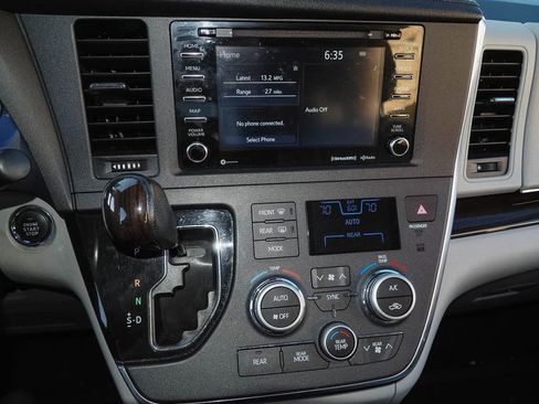 Used 2019 Toyota Sienna XLE FWD image 8