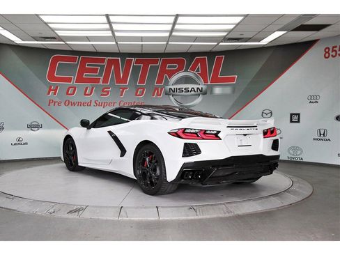 Used 2021 Chevrolet Corvette Stingray Premium Cpe w/ Z51 Performance Package image 4