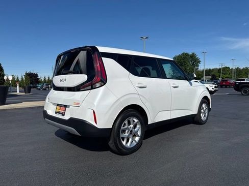 Used 2025 Kia Soul LX w/ LX Technology Package FWD image 7