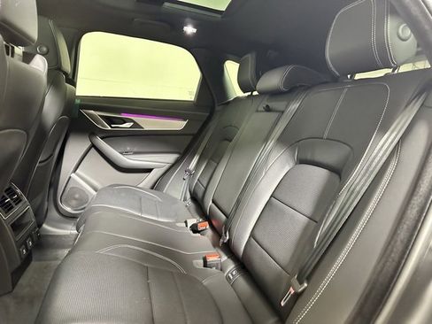 New 2026 Jaguar F-PACE R-Dynamic S image 17