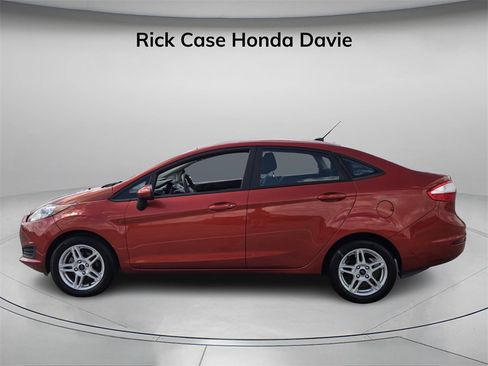 Used 2018 Ford Fiesta SE image 4