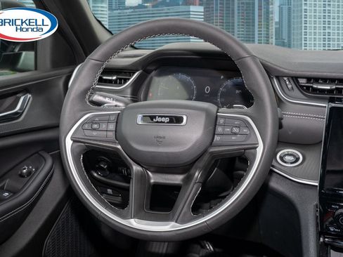 Used 2025 Jeep Grand Cherokee Laredo w/ Luxury Tech Group I RWD image 22
