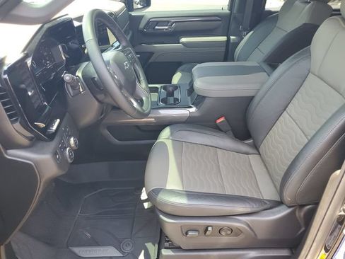Used 2024 Chevrolet Silverado 2500 ZR2 w/ Technology Package AWD/4WD image 5