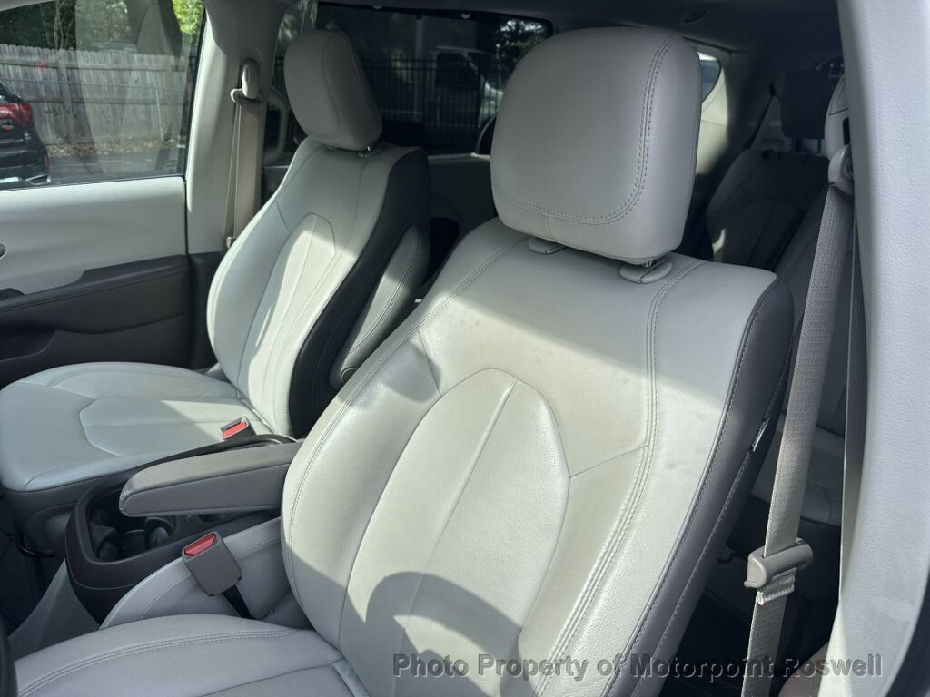 Used 2017 Chrysler Pacifica Touring-L FWD image 8