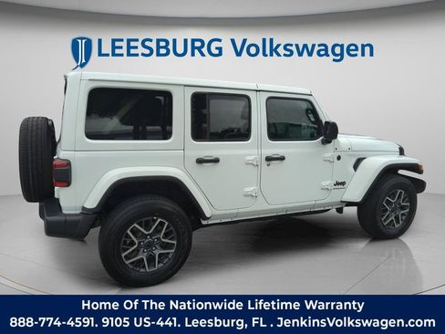 Used 2025 Jeep Wrangler Unlimited Sahara AWD/4WD image 5