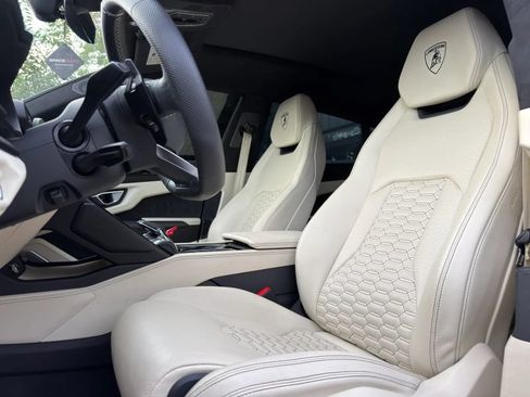 Used 2022 Lamborghini Urus AWD/4WD image 21