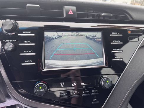 Used 2018 Toyota Camry SE image 30