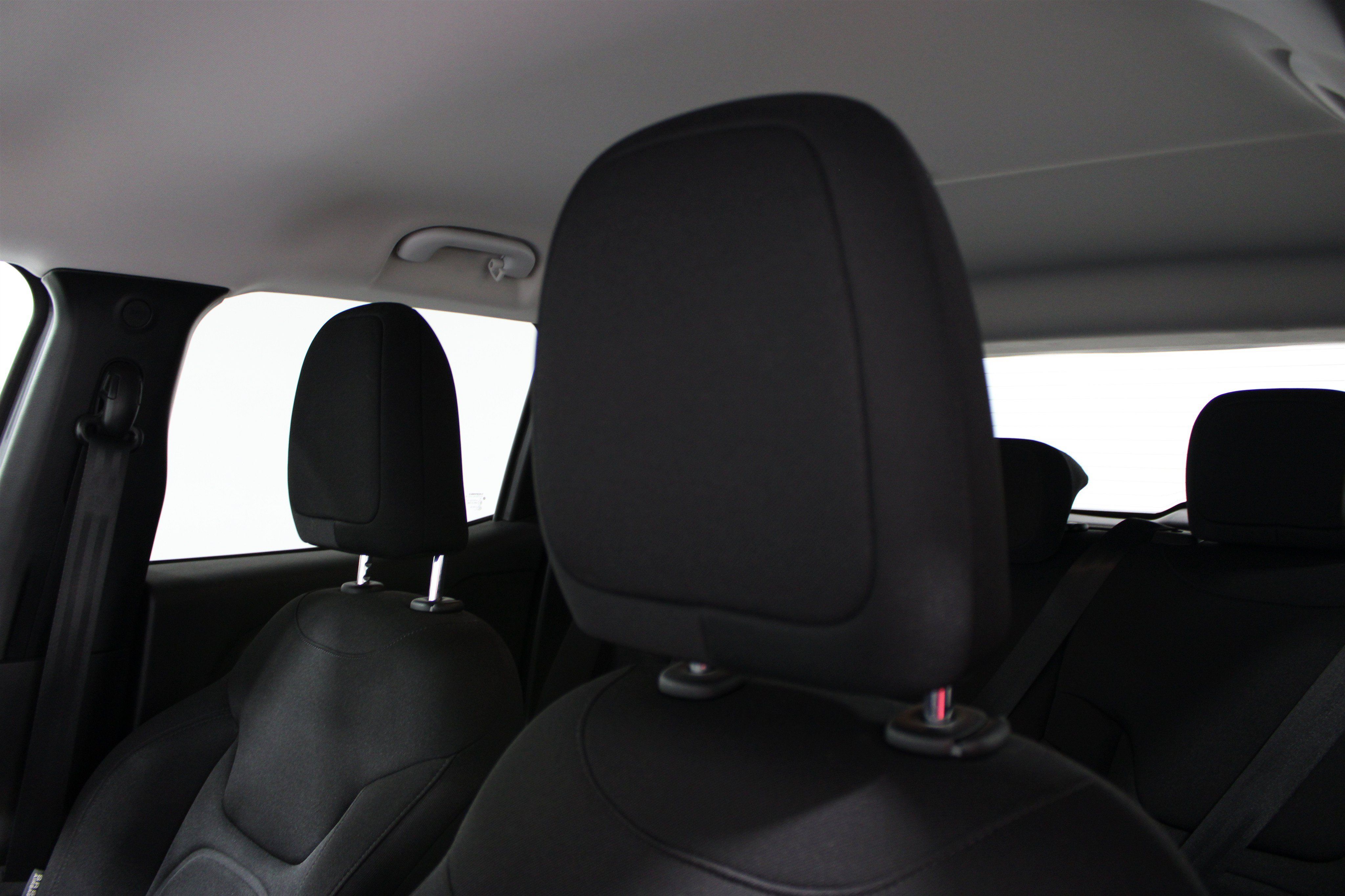 Used 2021 Jeep Renegade Latitude w/ Convenience Group FWD image 12