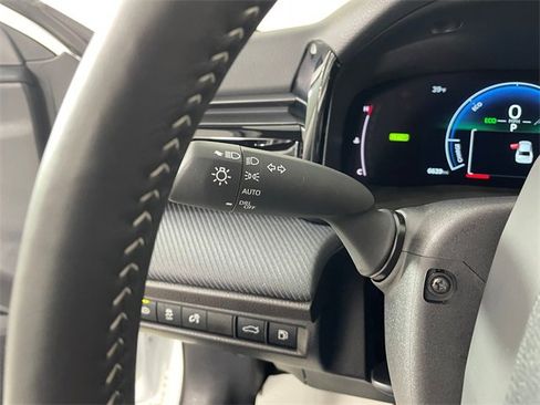 Used 2025 Toyota Camry SE w/ Convenience Package image 13