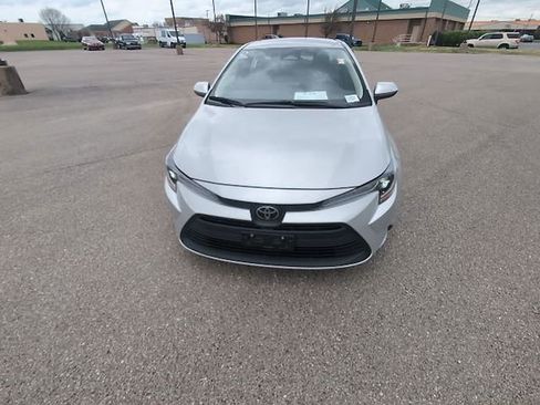Used 2025 Toyota Corolla LE image 16