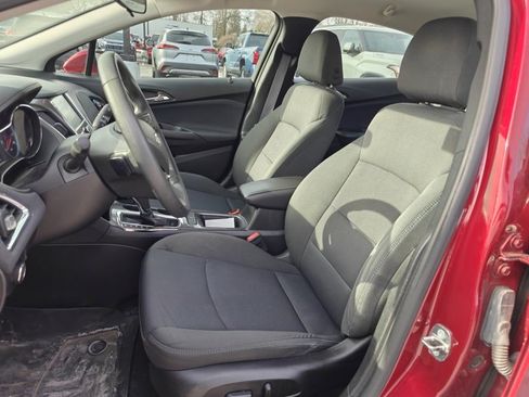 Used 2017 Chevrolet Cruze LT w/ Convenience Package image 9