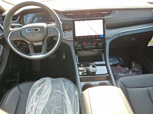 New 2025 Jeep Grand Cherokee Limited image 10