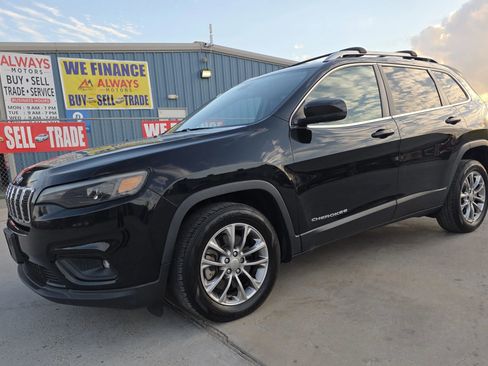 Used 2019 Jeep Cherokee Latitude Plus image 2