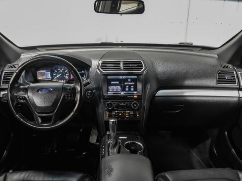 Used 2016 Ford Explorer XLT w/ Equipment Group 202A FWD image 13