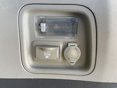 Used 2015 Toyota Sienna XLE Premium FWD image 49