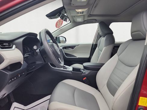 Used 2023 Toyota RAV4 XLE Premium image 9