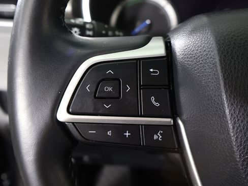 Used 2022 Toyota Highlander XLE AWD/4WD image 46