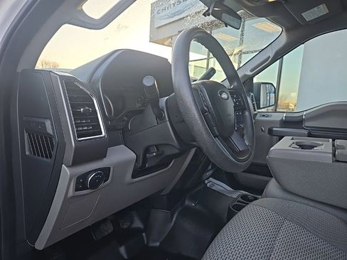 Used 2015 Ford F150 XLT image 38