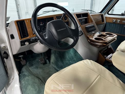 Used 1992 Chevrolet G20 RWD image 23