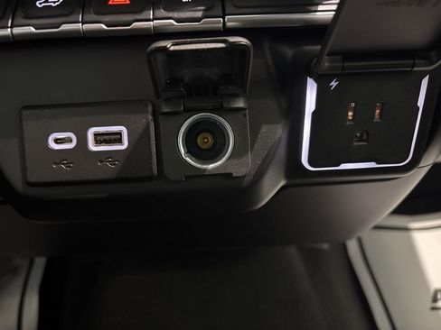 Certified 2022 GMC Sierra 1500 Pro w/ Pro Value Package image 32