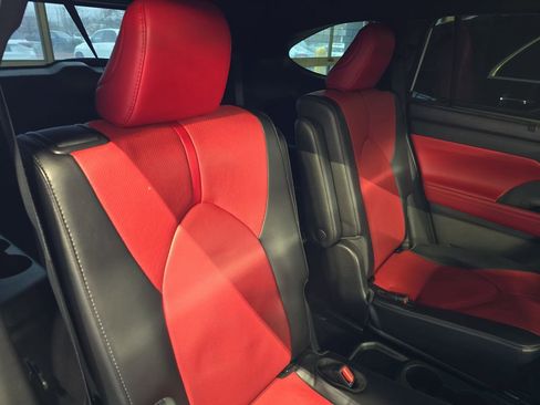 Used 2022 Toyota Highlander XSE image 13