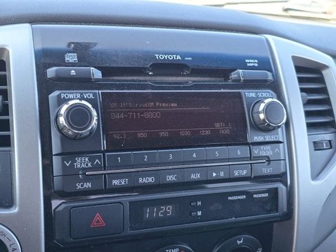 Used 2012 Toyota Tacoma 4x4 Double Cab image 2