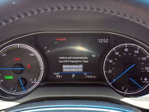 Used 2023 Toyota Venza XLE AWD/4WD image 23
