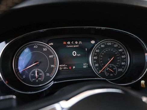 Used 2018 Bentley Bentayga image 39
