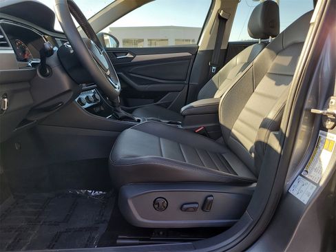 Used 2021 Volkswagen Jetta SE image 17