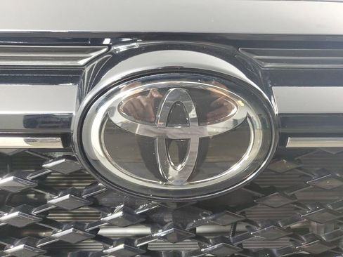 Used 2025 Toyota RAV4 SE image 10