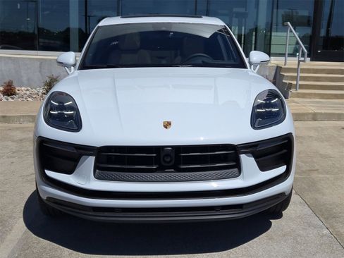 New 2025 Porsche Macan image 10