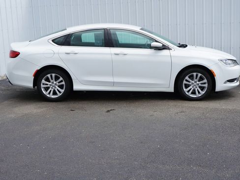 Used 2016 Chrysler 200 Limited FWD image 2