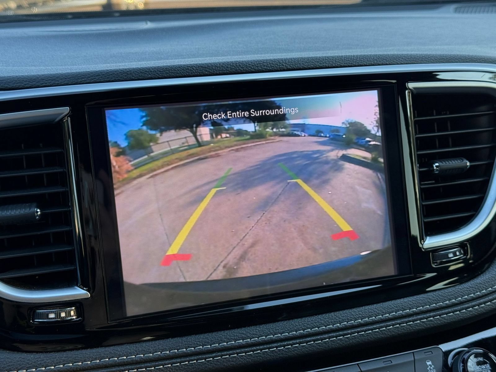 Used 2025 Chrysler Pacifica Limited FWD image 26