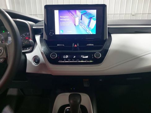 Used 2024 Toyota Corolla SE w/ SE Package image 19