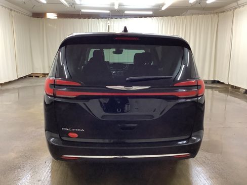 Used 2024 Chrysler Pacifica Touring-L FWD image 6
