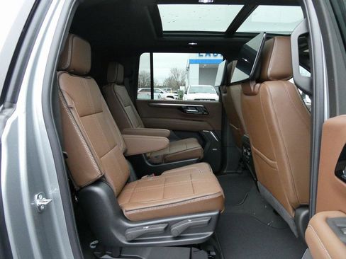 New 2026 Chevrolet Suburban High Country image 14