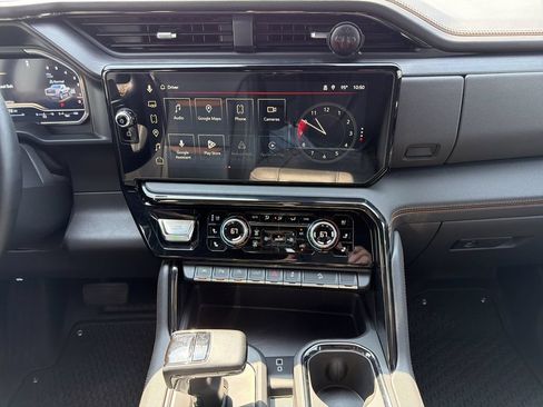 Used 2024 GMC Sierra 1500 AT4 w/ Technology Package AWD/4WD image 17