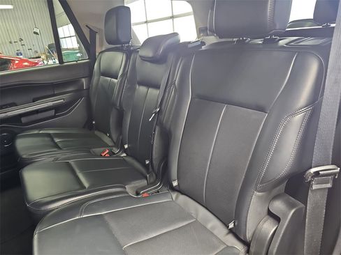 Used 2024 Ford Expedition XLT image 14