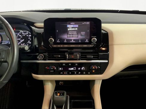 Used 2022 Nissan Pathfinder SV w/ SV Black Package image 9