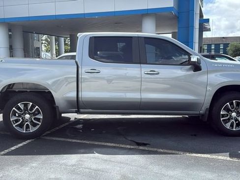 Used 2024 Chevrolet Silverado 1500 LT AWD/4WD image 7
