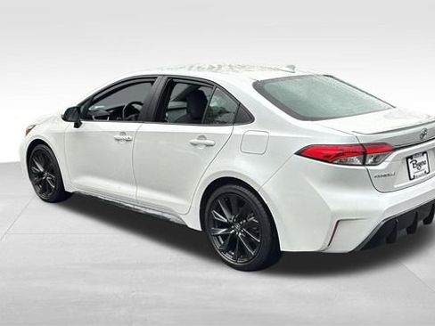 Used 2025 Toyota Corolla SE FWD image 4